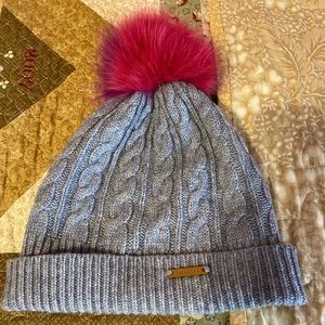 Burberry Gray knitted hat with pink/purple pompon